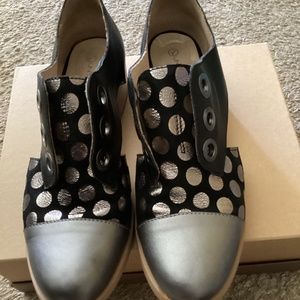 Unity in Diversity Black and Silver shoes, EU 40